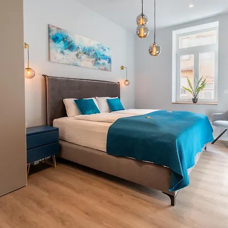 Lit Living - Deluxe - Box Spring - Parking - Neueröffnung - New Opening *